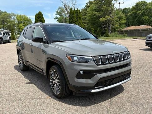 Used 2022 Jeep Compass Limited w/ Elite Group AWD/4WD image 7