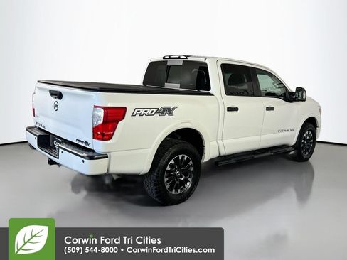 Used 2018 Nissan Titan PRO-4X AWD/4WD image 15