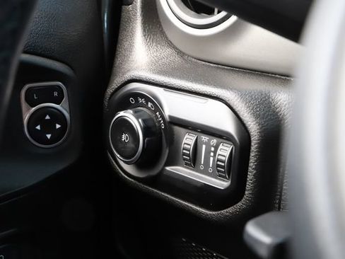 Used 2021 Jeep Wrangler Unlimited Sport AWD/4WD image 35