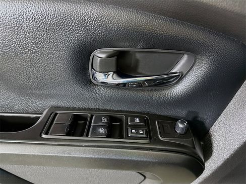 Used 2024 Nissan Titan PRO-4X image 24