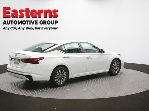 Used 2025 Nissan Altima 2.5 SV FWD image 40