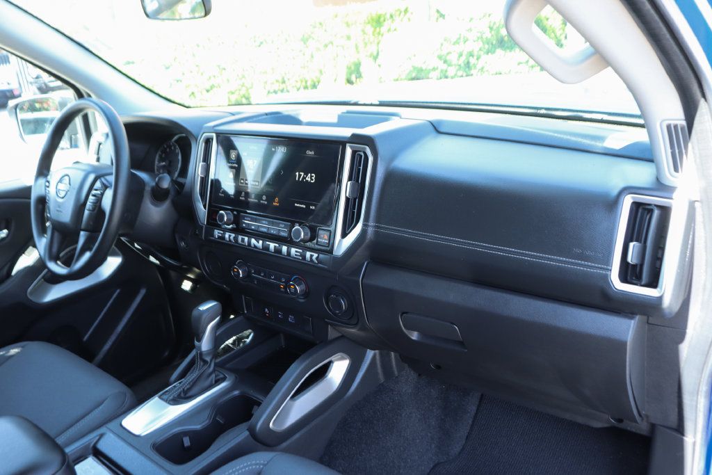 Used 2025 Nissan Frontier SV RWD image 36