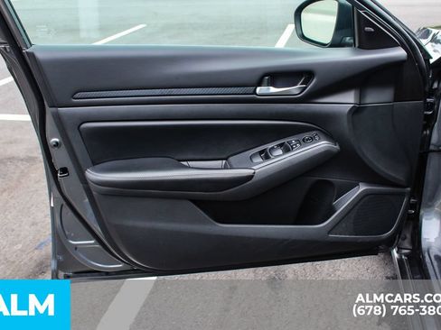 Used 2024 Nissan Altima 2.5 SV FWD image 34