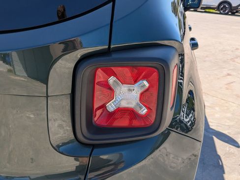 Used 2021 Jeep Renegade Sport image 10