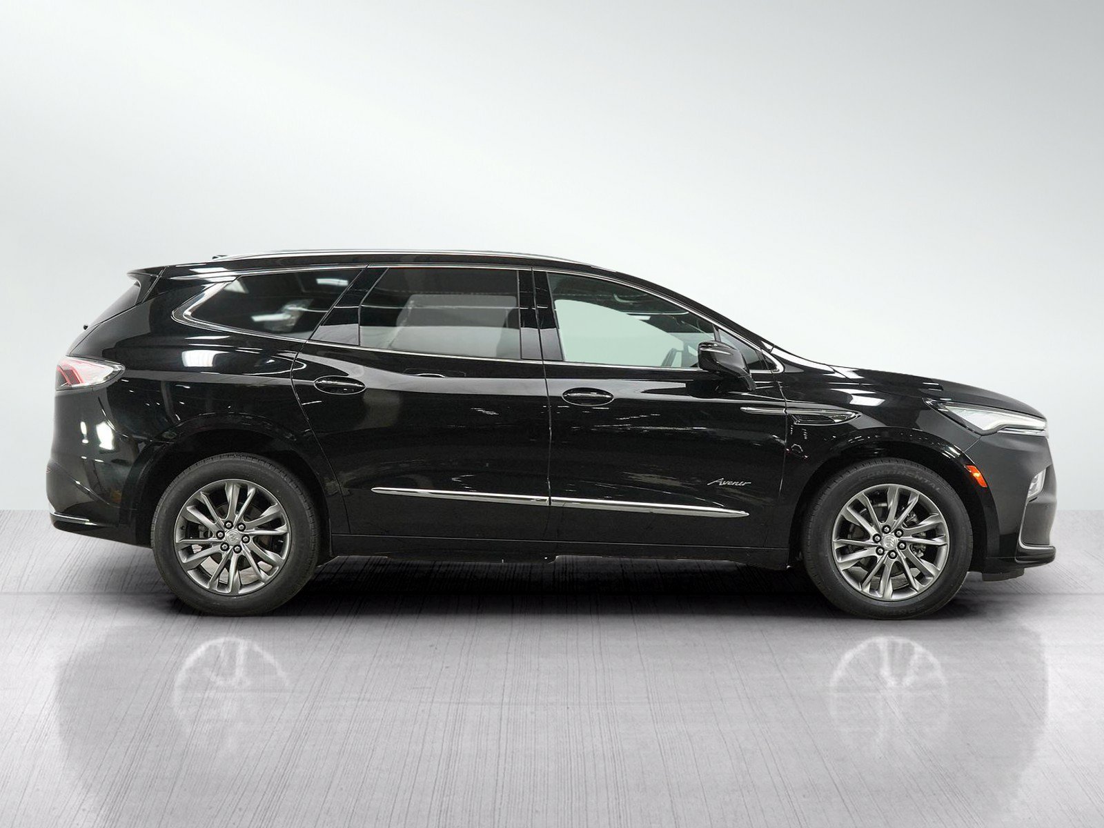 Used 2022 Buick Enclave Avenir w/ Avenir Technology Package AWD/4WD image 6