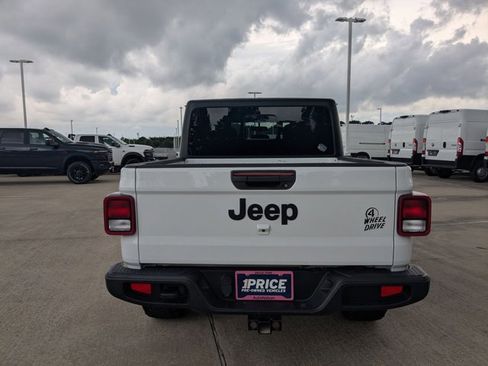 Used 2022 Jeep Gladiator Sport AWD/4WD image 6
