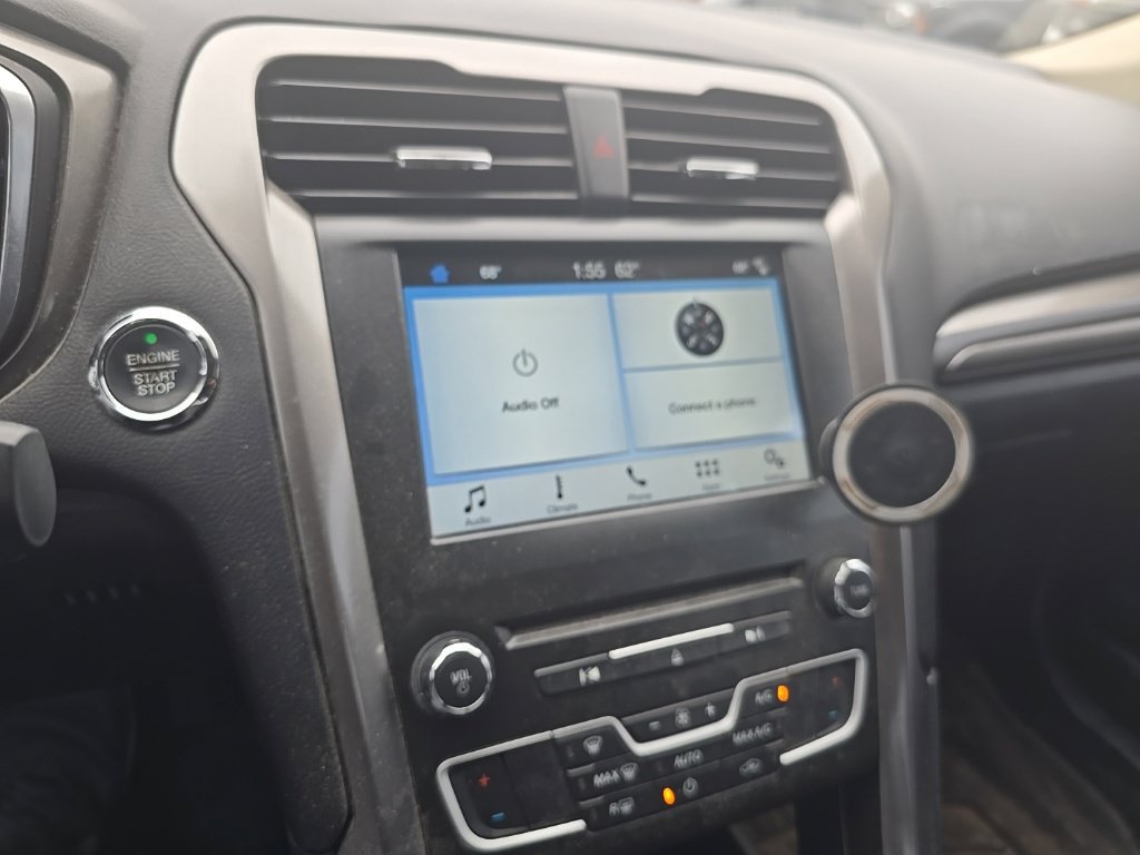Used 2017 Ford Fusion SE w/ Fusion SE Technology Package FWD image 12