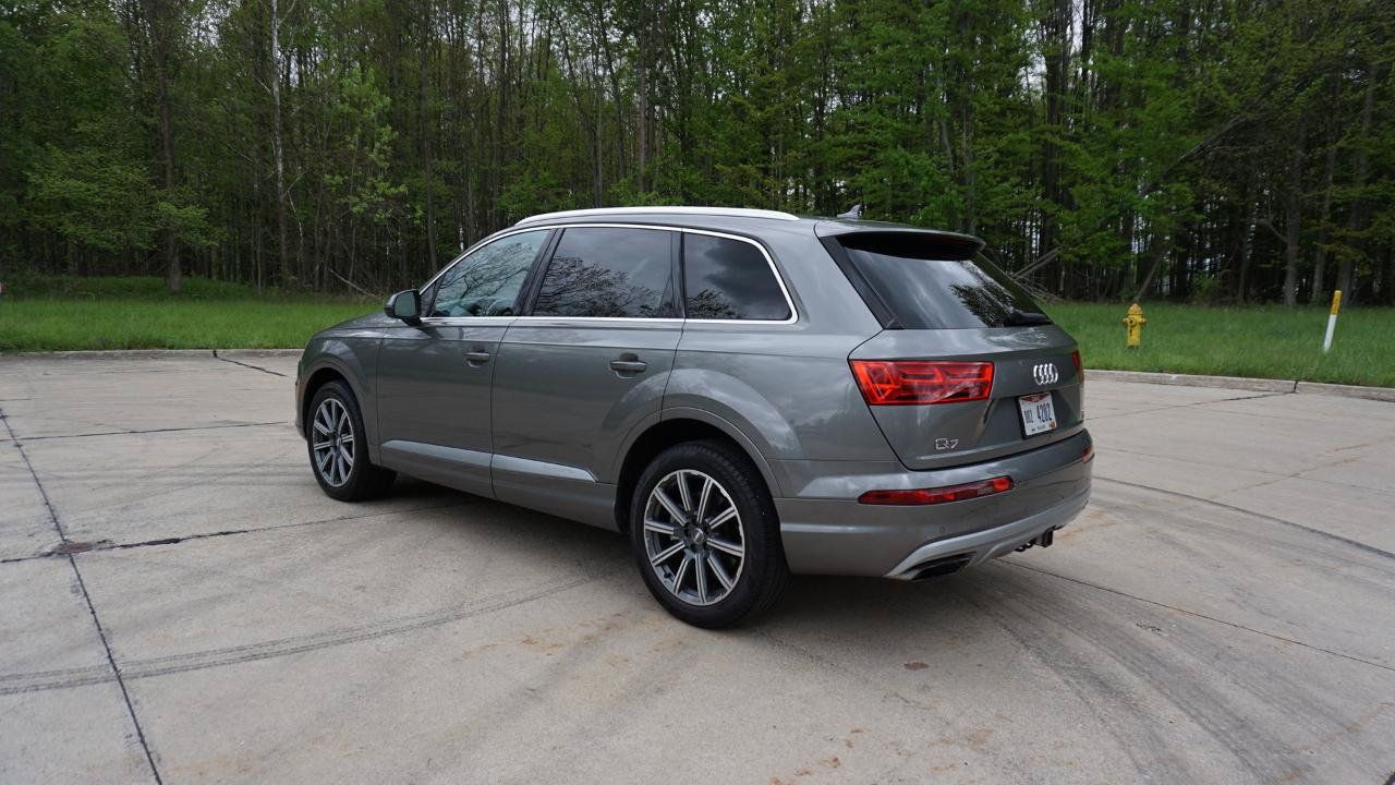 Used 2017 Audi Q7 3.0T Prestige AWD/4WD image 3