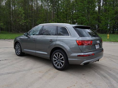 Used 2017 Audi Q7 3.0T Prestige AWD/4WD image 3