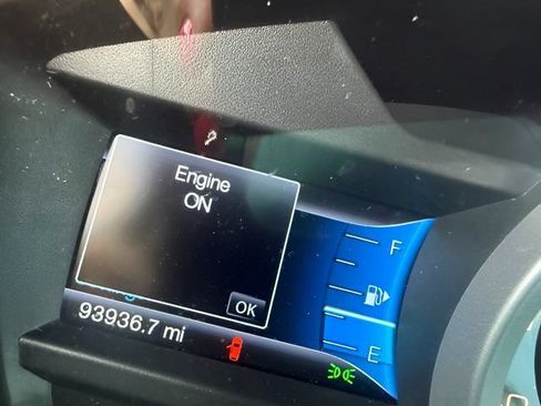 Used 2014 Ford Explorer XLT w/ Equipment Group 202A AWD/4WD image 12