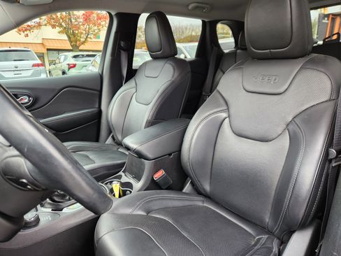 Used 2019 Jeep Cherokee Limited image 7