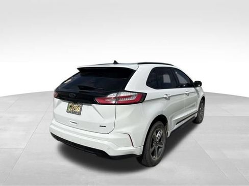 Used 2022 Ford Edge SE w/ Black Appearance Package AWD/4WD image 3