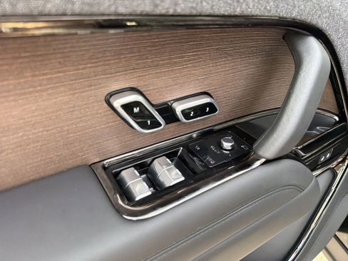 Used 2024 Land Rover Range Rover Sport SE image 16