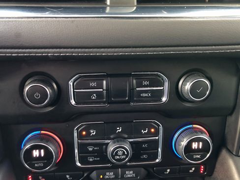 Used 2022 Chevrolet Tahoe Z71 w/ Z71 Off-Road Package image 28