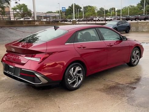 Used 2025 Hyundai Elantra Limited FWD image 8