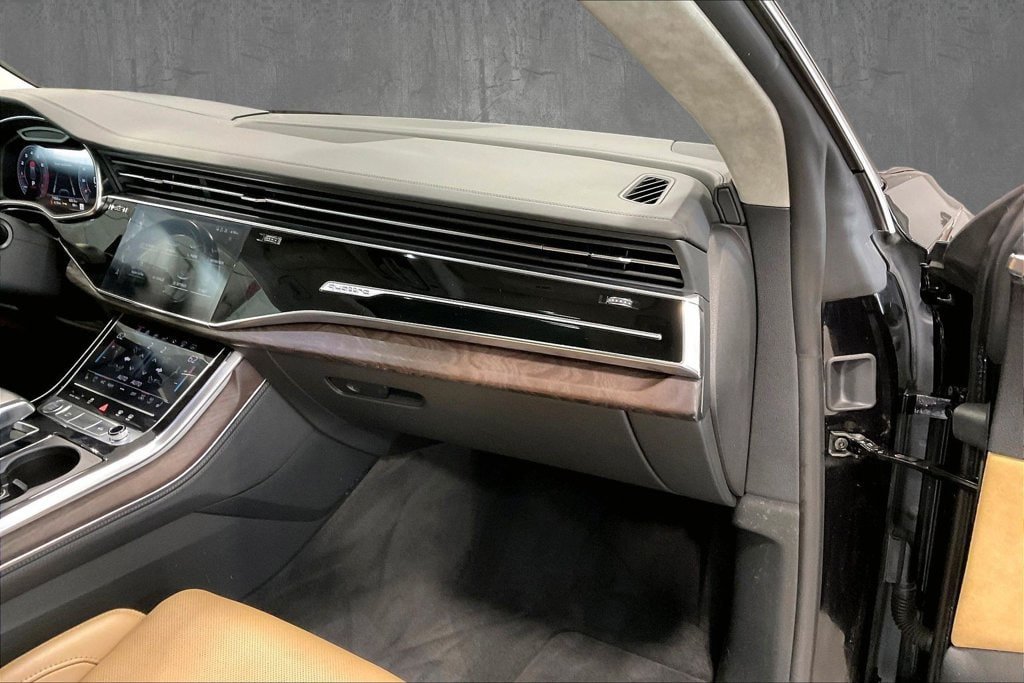 Used 2019 Audi Q8 Prestige w/ Luxury Package AWD/4WD image 27