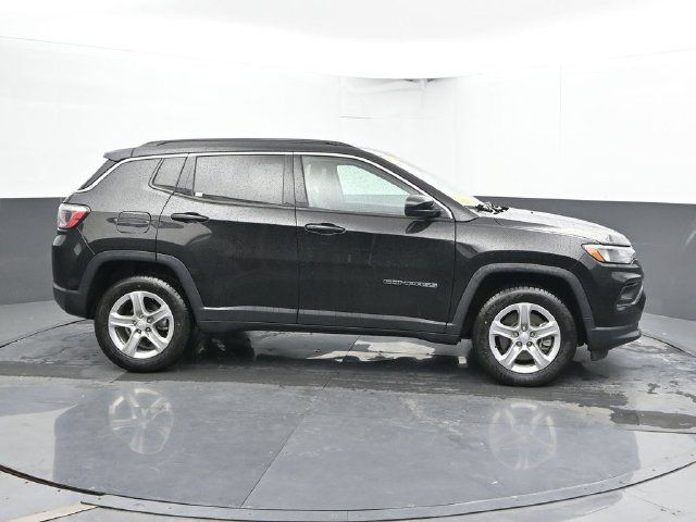 Used 2024 Jeep Compass Latitude w/ Altitude Special Edition AWD/4WD image 4