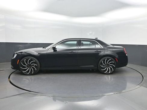 Used 2023 Chrysler 300 Touring RWD image 2