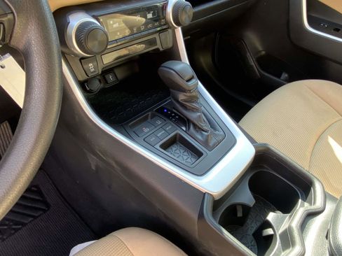 Used 2021 Toyota RAV4 LE image 14