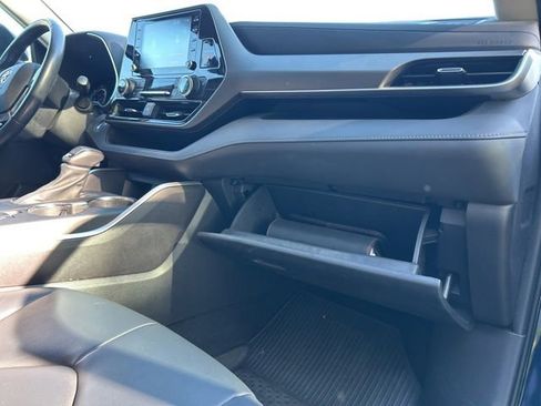 Used 2021 Toyota Highlander XLE AWD/4WD image 28
