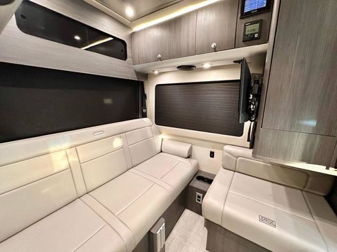 Used 2019 Mercedes-Benz Sprinter 2500 image 33
