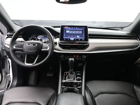 Used 2025 Jeep Compass Limited AWD/4WD image 12