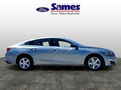 Used 2024 Chevrolet Malibu LT FWD image 2