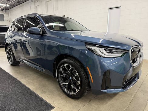 Used 2025 BMW X3 xDrive30i w/ Premium Package AWD/4WD image 3