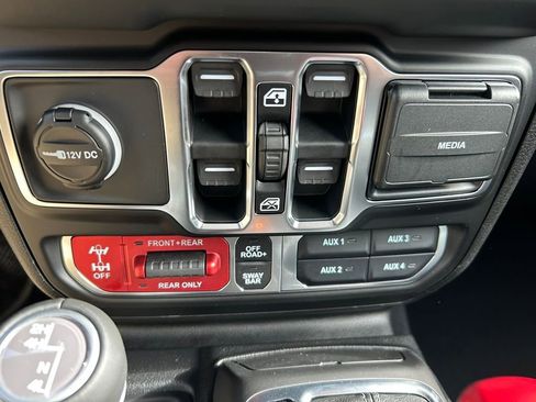 New 2026 Jeep Gladiator Rubicon w/ Safety Group image 18