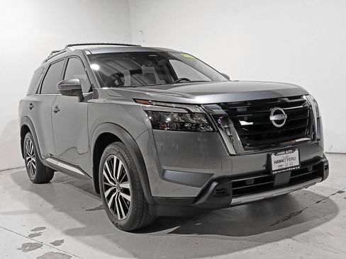 Used 2025 Nissan Pathfinder Platinum w/ Cargo Package AWD/4WD image 35