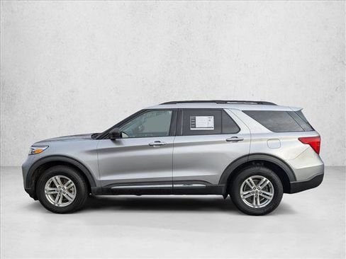 Used 2021 Ford Explorer XLT w/ Equipment Group 202A image 9