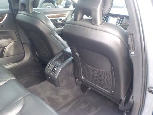 Used 2018 Volvo S90 T5 Momentum image 25