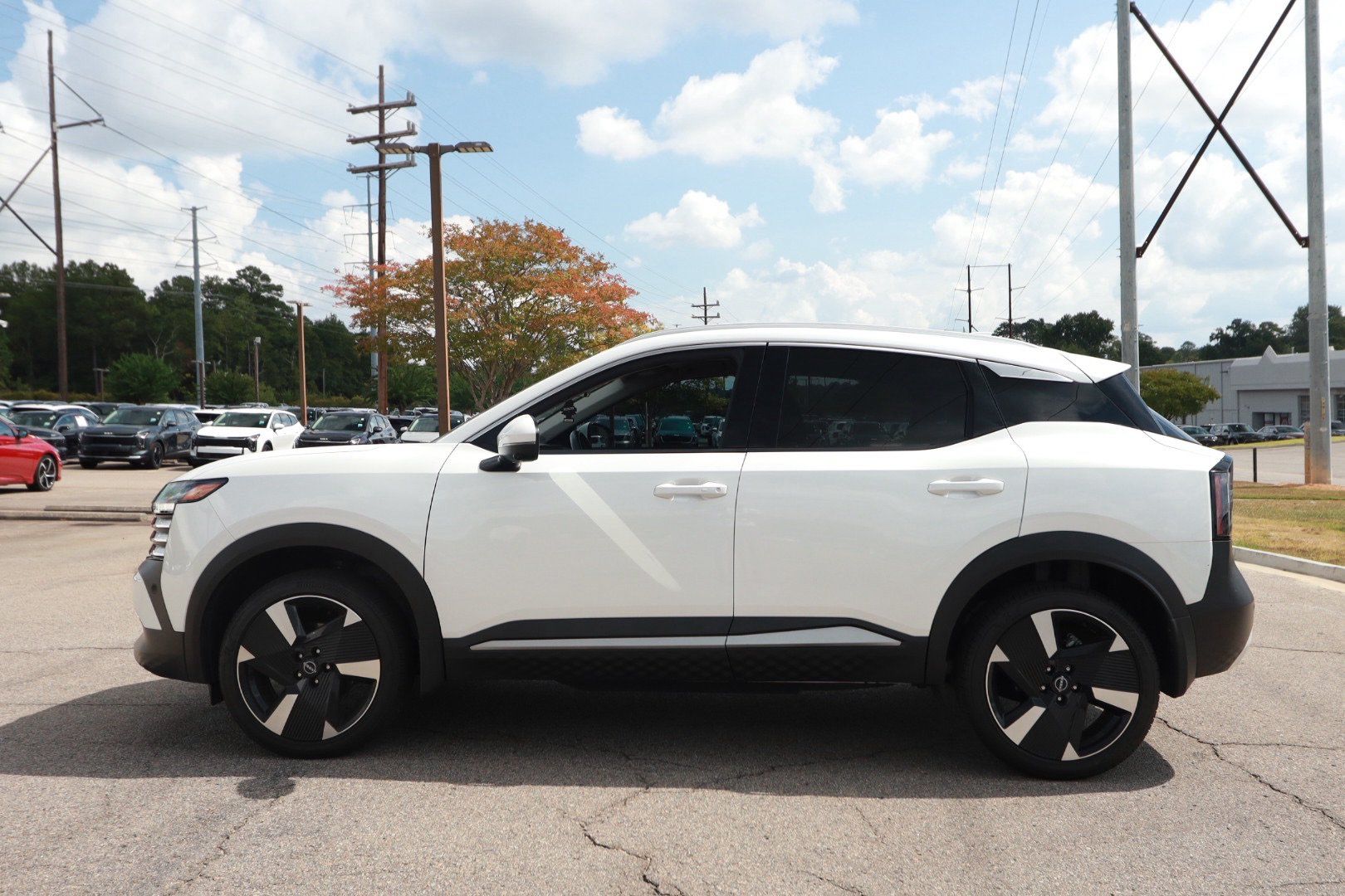 Used 2025 Nissan Kicks SR w/ Interior Electronics Package FWD image 2