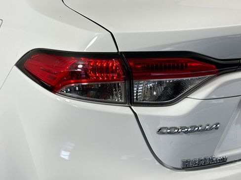 Used 2022 Toyota Corolla LE FWD image 35