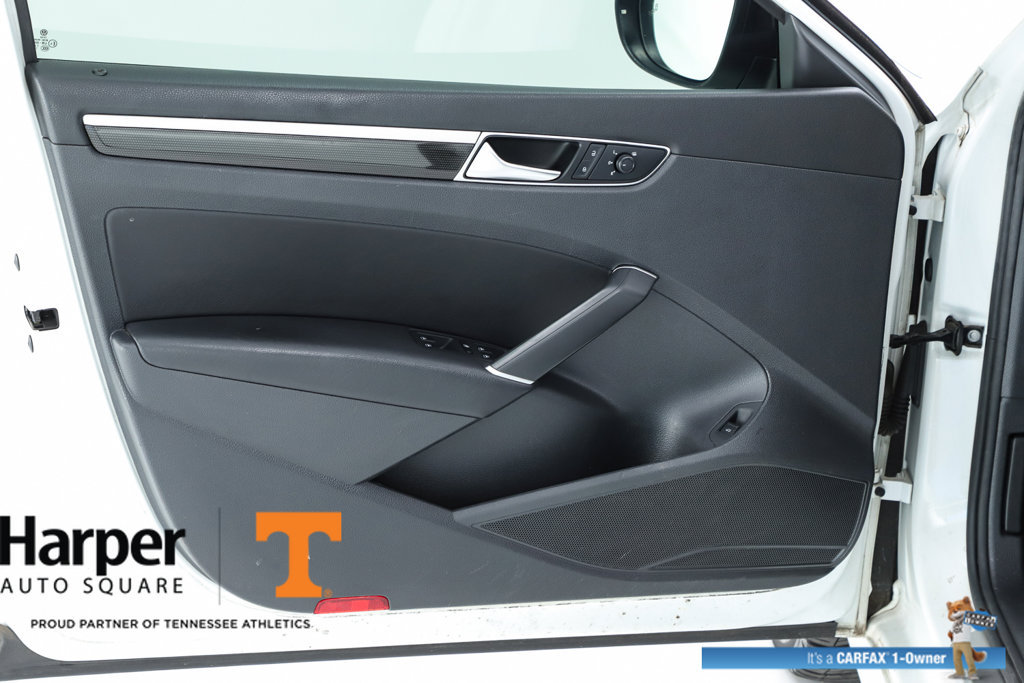 Used 2018 Volkswagen Passat 3.6 FWD image 18