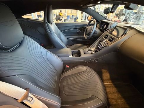 Used 2023 Aston Martin DB11 Coupe image 18