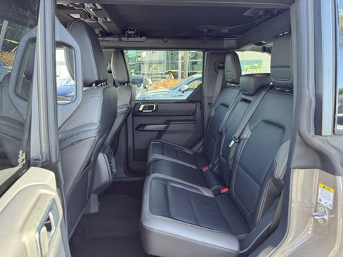 Used 2025 Ford Bronco Outer Banks w/ Sasquatch Package AWD/4WD image 36