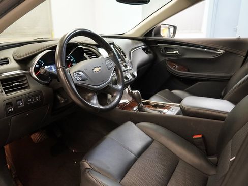 Used 2015 Chevrolet Impala LT w/ Convenience Package image 6