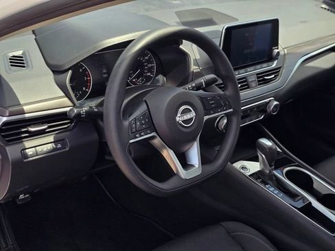 Used 2024 Nissan Altima 2.5 SV FWD image 36