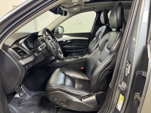 Used 2018 Volvo XC90 T5 Momentum w/ Convenience Package image 13