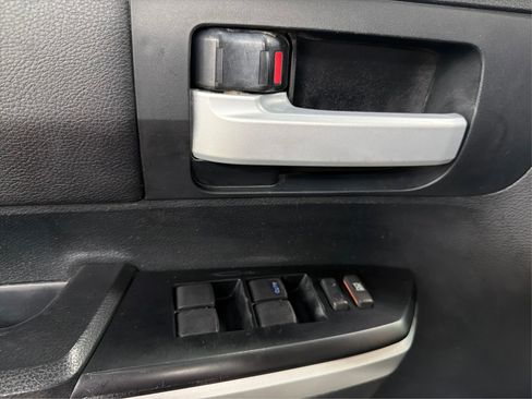 Used 2017 Toyota Tundra SR5 w/ SR5 Upgrade Package image 27