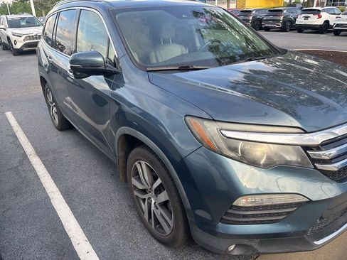Used 2017 Honda Pilot Touring image 2