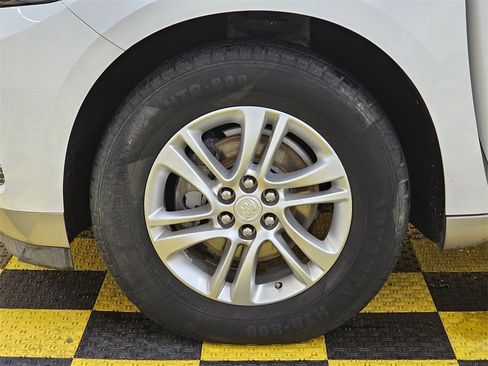 Used 2020 Buick Enclave Essence image 9