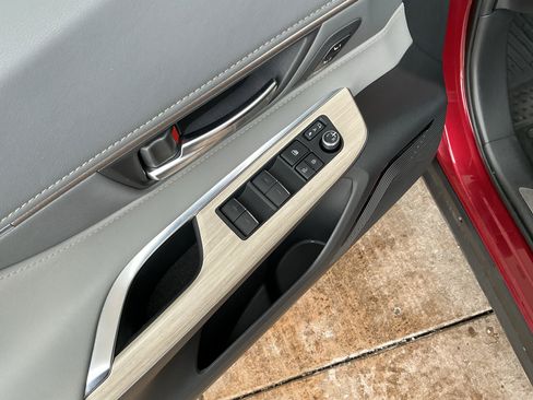 Certified 2021 Toyota Venza XLE image 15