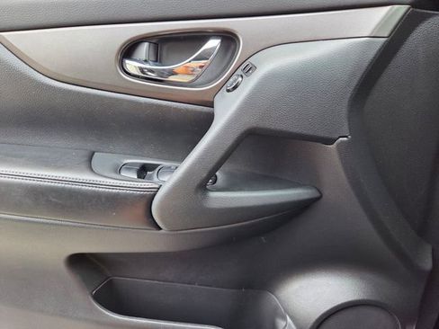 Used 2015 Nissan Rogue SV FWD image 30