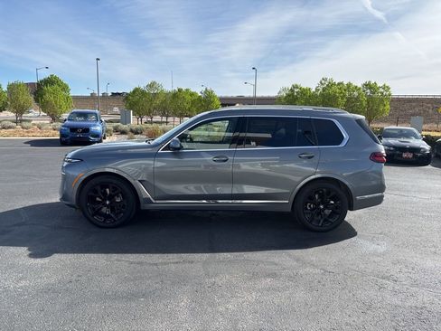 Used 2024 BMW X7 xDrive40i w/ Premium Package image 2