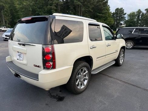 Used 2014 GMC Yukon Denali AWD/4WD image 5