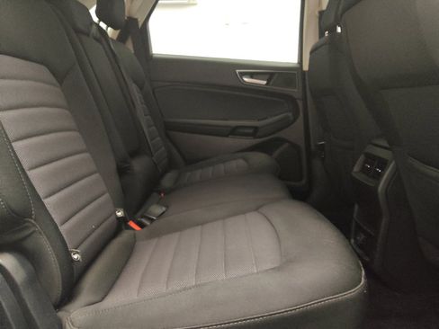 Used 2020 Ford Edge SE FWD image 19