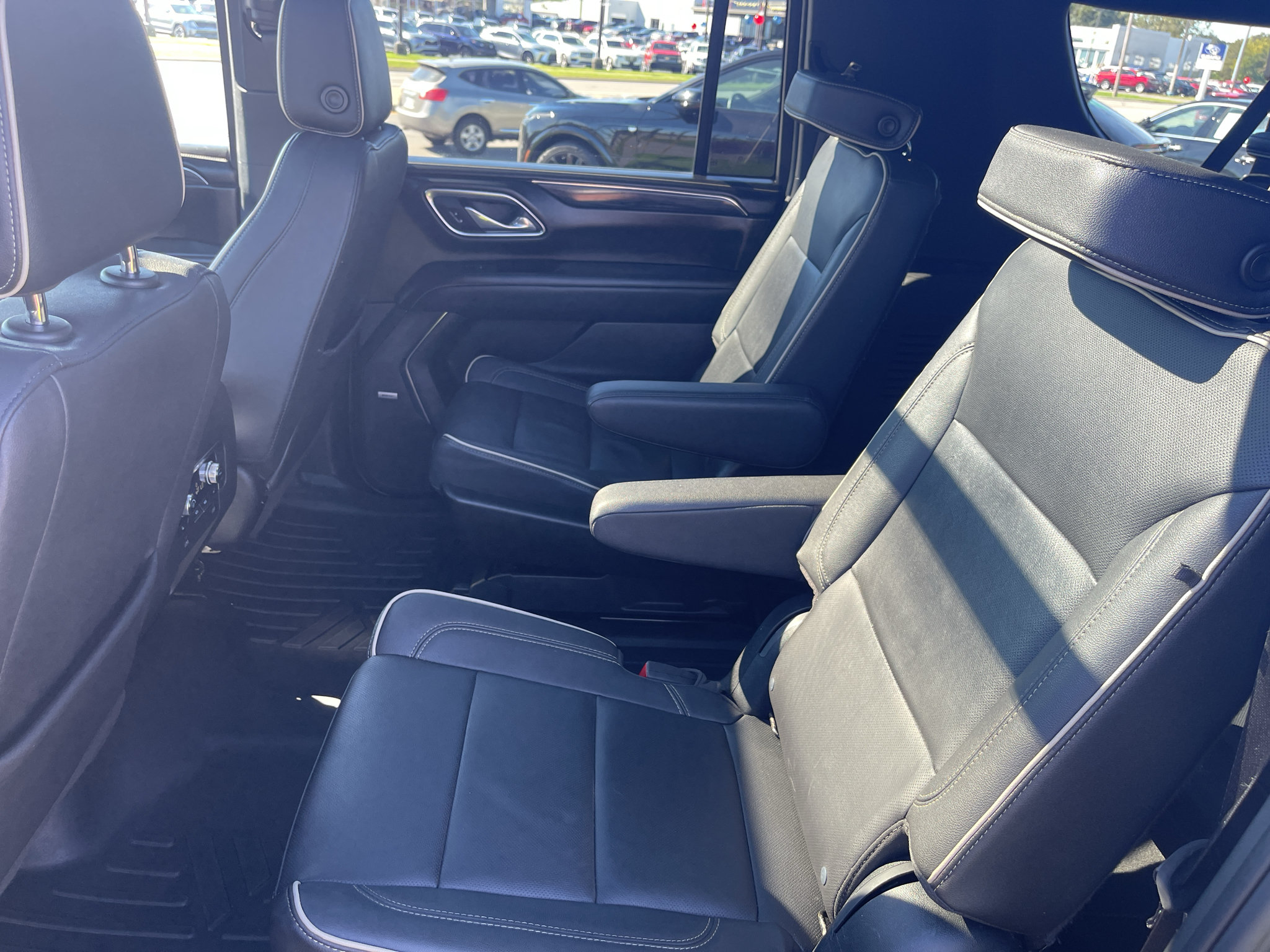 Used 2023 GMC Yukon XL SLT w/ SLT Luxury Package AWD/4WD image 30