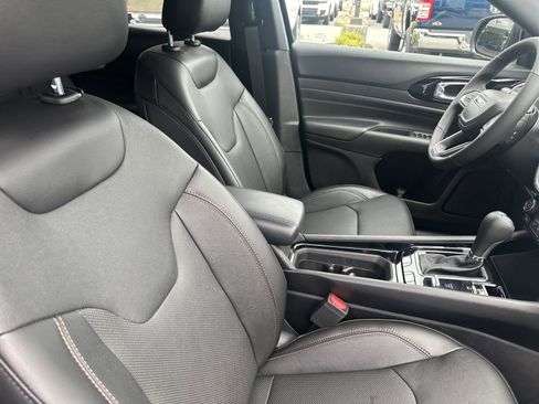 Used 2023 Jeep Compass Limited image 29